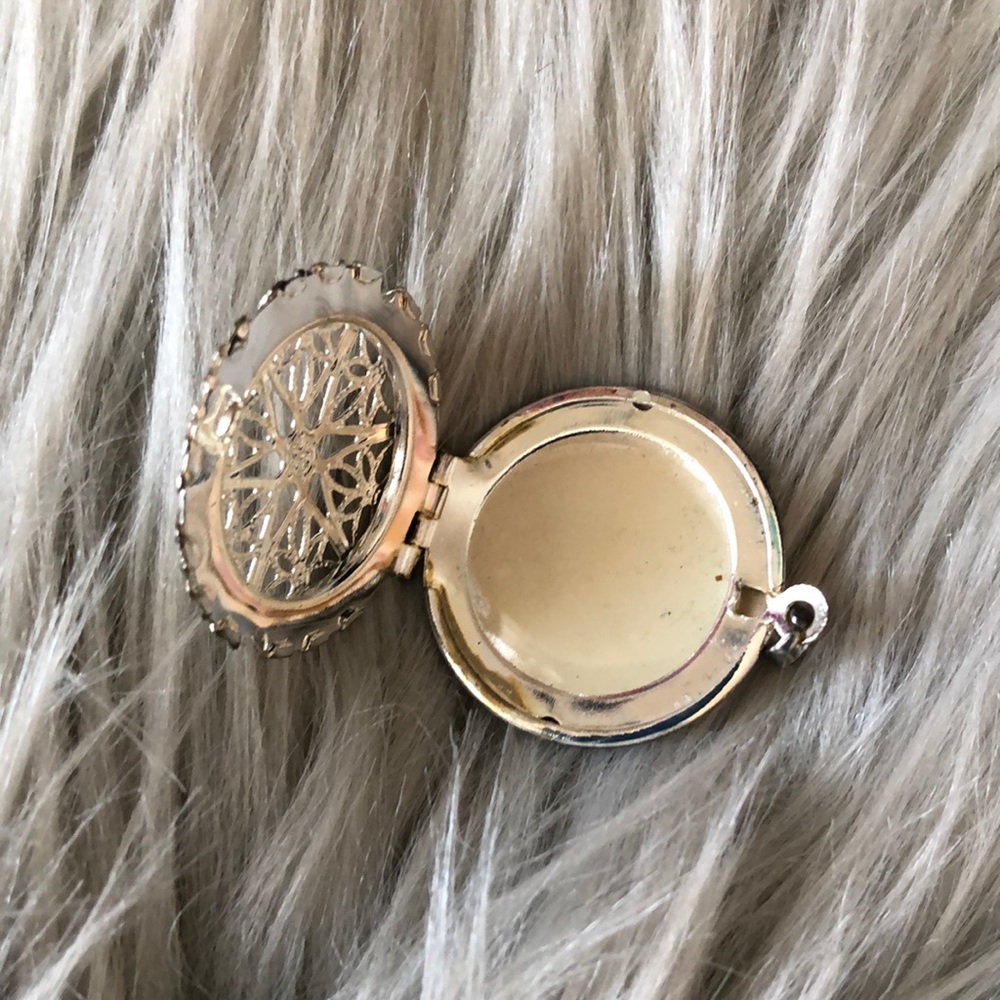 Locket - Picture 2 of 2